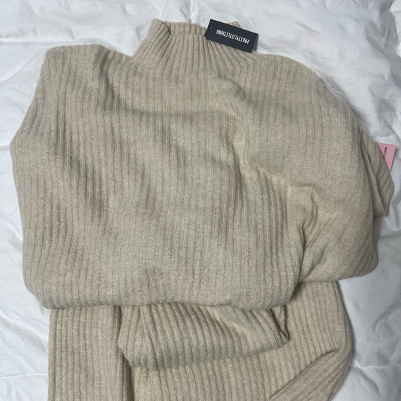 Pretty Little Thing Set - Picture 3 of 3